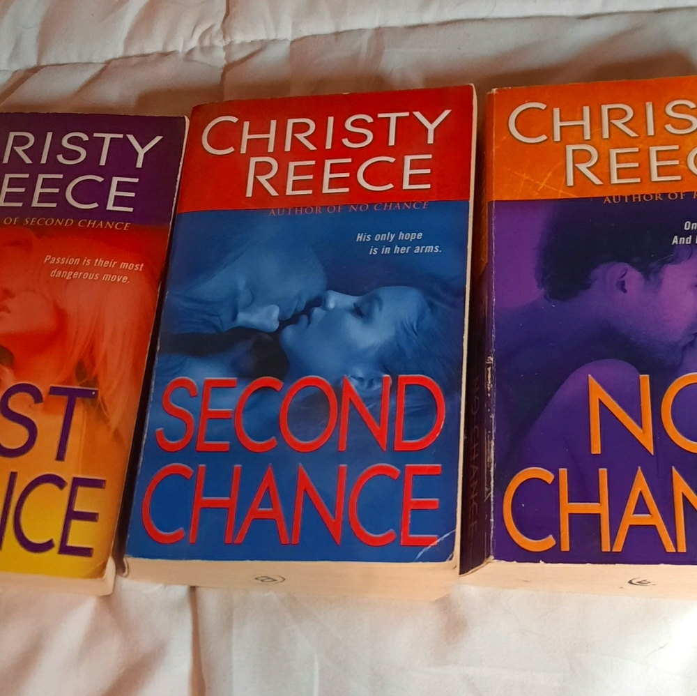 Romance book bundle/ bundle requirement